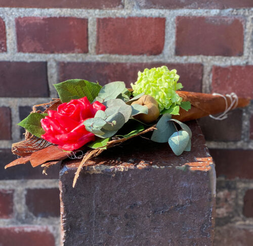 Grabschmuck Zepter mit roter Wachsrose